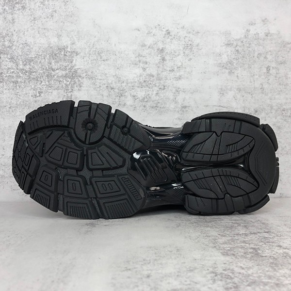 超希少!バレンシアガ ブラック モノカラー ランナー スニーカー 偽物 656063W3RA11000