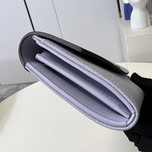 ルイヴィトン 偽物 ポルトフォイユ イリス 折りたたみ長財布 M82456