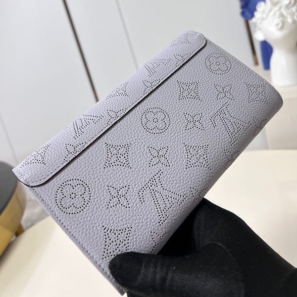 ルイヴィトン 偽物 ポルトフォイユ イリス 折りたたみ長財布 M82456