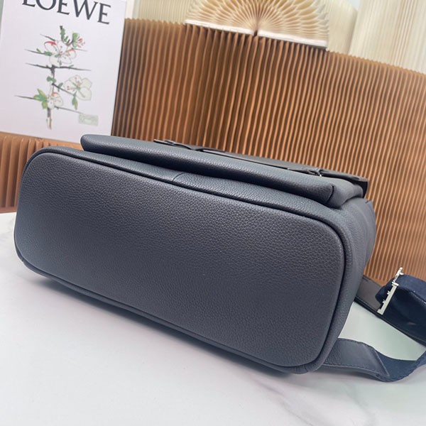 累積売上第1位【ロエベ】ミリタリーバックパック 偽物 B553J18X01