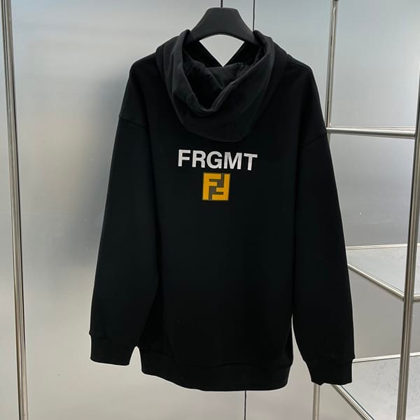 送料無料フェンディ x FRGMT x POKEMON★カイリュー スウェットシャツ 偽物 2色 feu75205