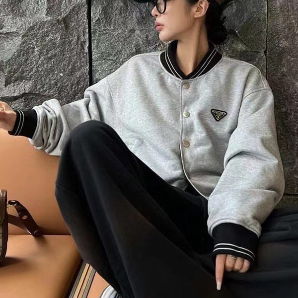 プラダ 偽物 Re-Nylon×コットン リバーシブル スタジャン puf36914