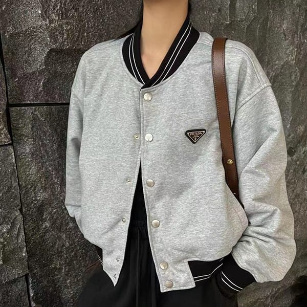 プラダ 偽物 Re-Nylon×コットン リバーシブル スタジャン puf36914