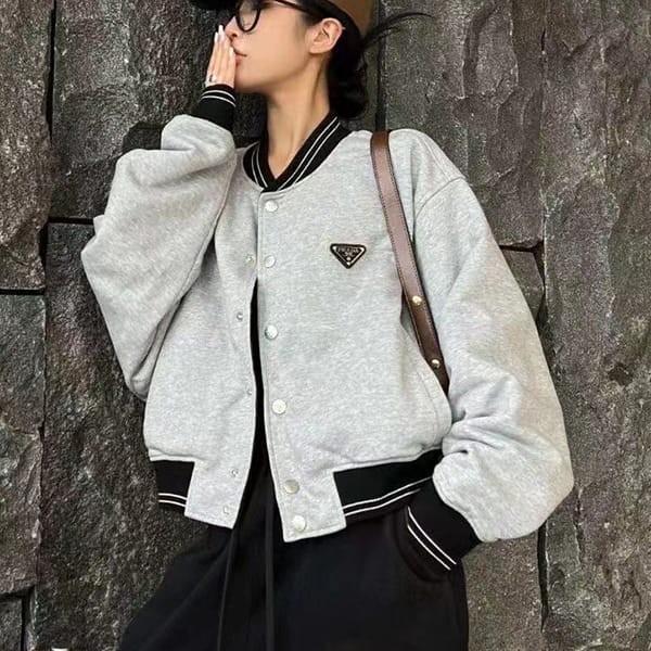 プラダ 偽物 Re-Nylon×コットン リバーシブル スタジャン puf36914