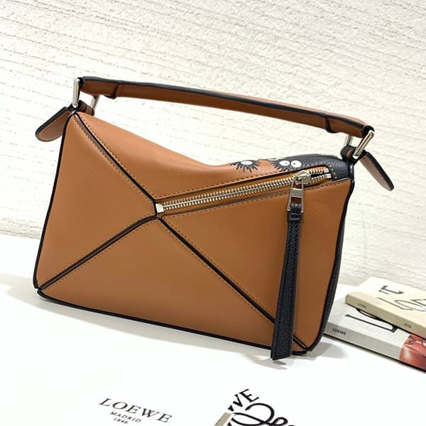 ブティック♪ロエべ サテンカーフ コピー パズルエッジ ショルダーバッグ スモール loc54860