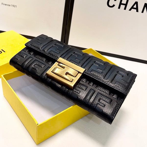 フェンディ バゲットコンチネンタル 財布 スーパーコピー fei04019