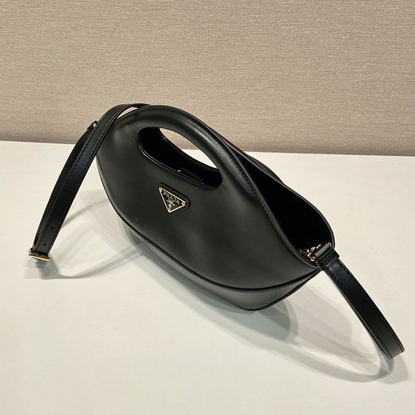プラダ アーケ レザー ショルダーバッグ コピー puf41877