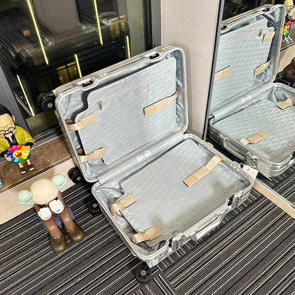 超軽量!ディオール リモワ 偽物 オブリーク キャリーケース rig37553