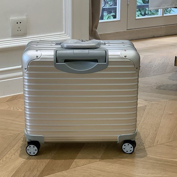 リモワ ステルス ビジネスト スーツケース 偽物 rim17146