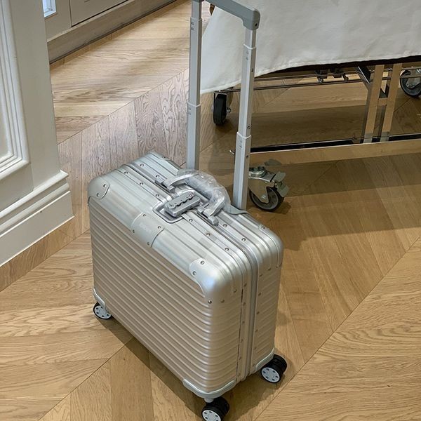 リモワ ステルス ビジネスト スーツケース 偽物 rim17146