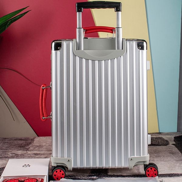 【リモワ】新作 クラシック "Cabin"スーツケース コピー数量限定! ric58121