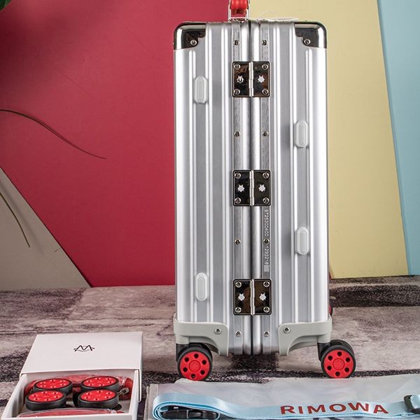 【リモワ】新作 クラシック "Cabin"スーツケース コピー数量限定! ric58121