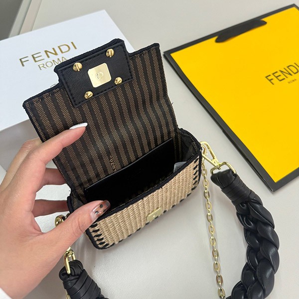 フェンディ ナノバゲット かごバッグ 偽物 チャーム 7AR996AKKSF0VPJ