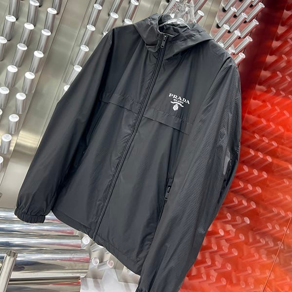 プラダ n級品 Re-Nylon ウィンドブレーカー ジャケット puy15322