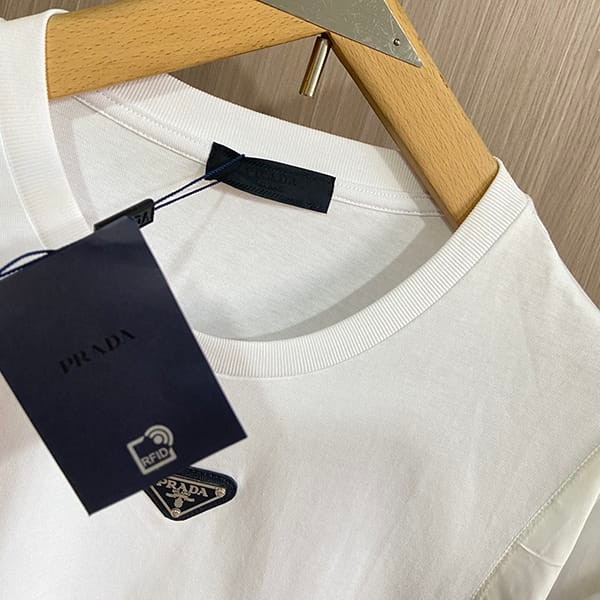 プラダ トライアングルロゴ コットンTシャツ フェイク ホワイト put45685