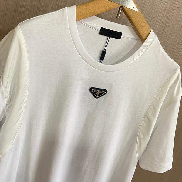 プラダ トライアングルロゴ コットンTシャツ フェイク ホワイト put45685