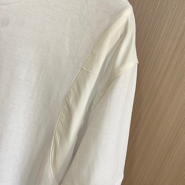 プラダ トライアングルロゴ コットンTシャツ フェイク ホワイト put45685