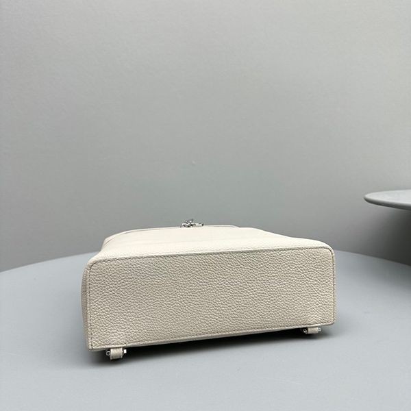 超希少★レア!ロロピアーナ Extra Pocket バックパック 偽物 L23.5 roj74766