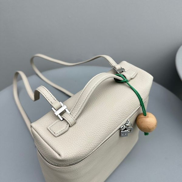 超希少★レア!ロロピアーナ Extra Pocket バックパック 偽物 L23.5 roj74766