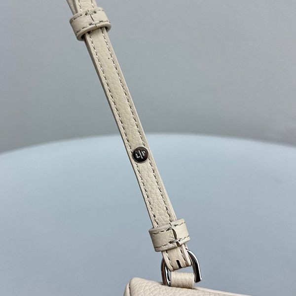 超希少★レア!ロロピアーナ Extra Pocket バックパック 偽物 L23.5 roj74766