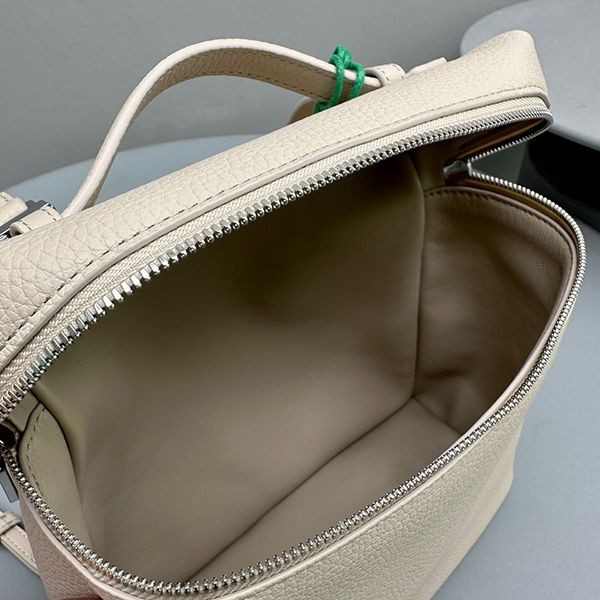 超希少★レア!ロロピアーナ Extra Pocket バックパック 偽物 L23.5 roj74766