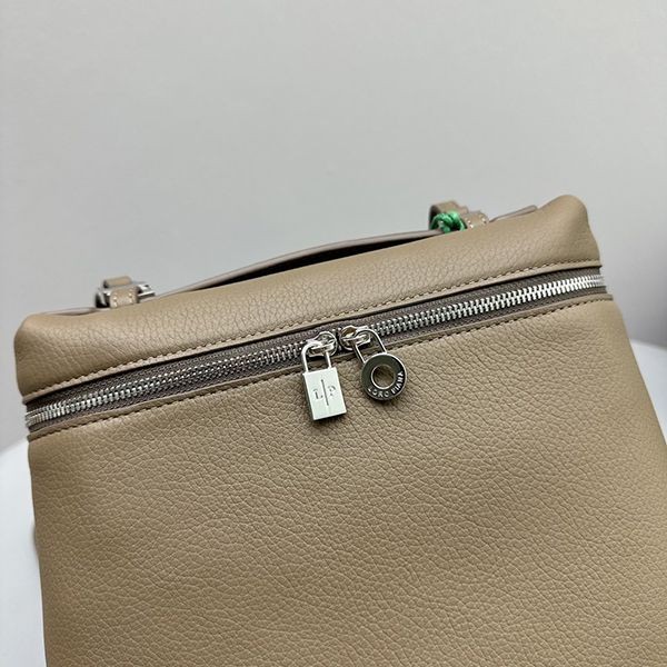 【かわいい♡新作】ロロピアーナ Extra Pocket バックパック L23.5 コピー rob07277