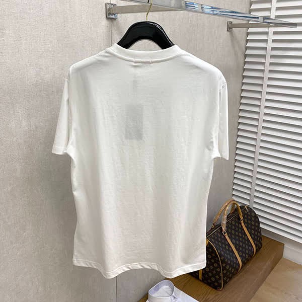 超希少!フェンディ 半袖Tシャツ 偽物 ロゴ刺繍 fez95120