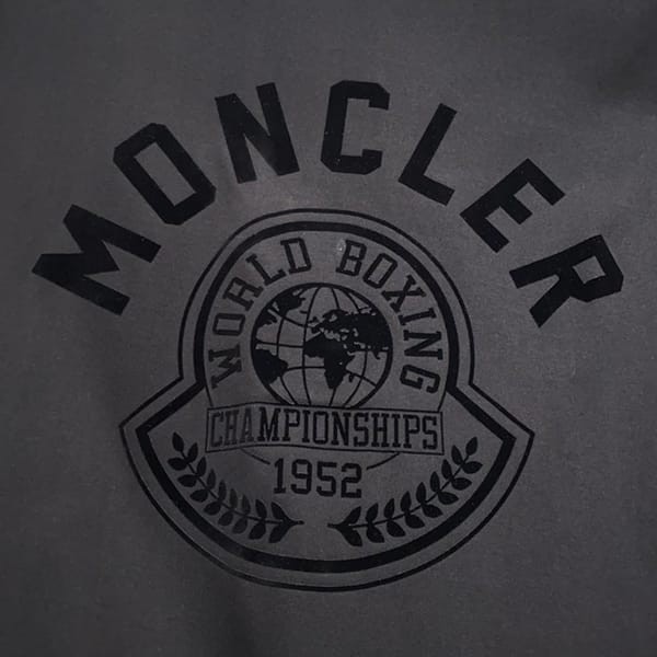 目を惹くカラーモンクレール フロッキープリント ロゴ Tシャツ パチモン2色 moa19539