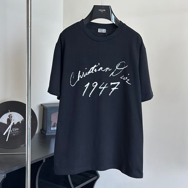 ディオール コピー 手書き風 1947 ロゴtシャツ dee55897