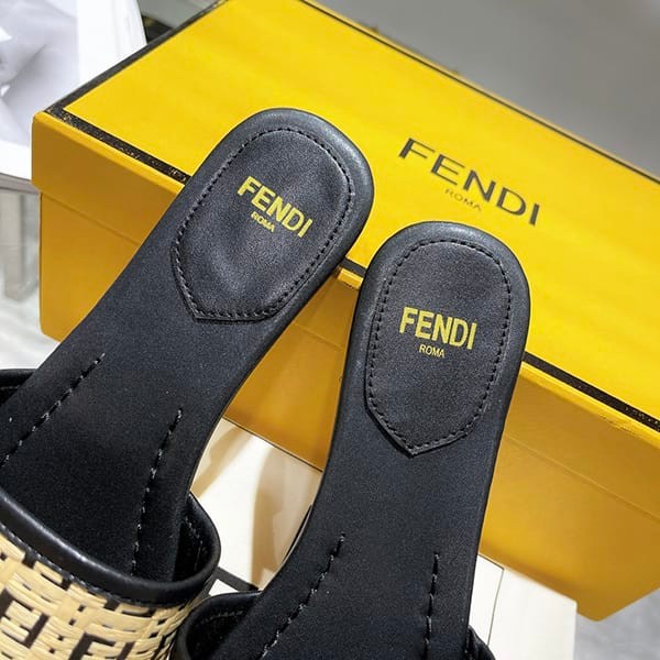 フェンディ n級品 ロゴ サンダル FFロゴインターレーススライド