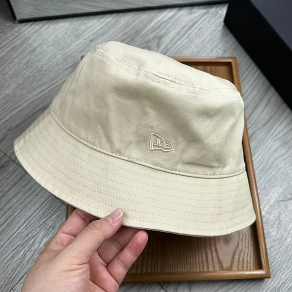 サンローラン×NEWERA ロゴ刺繍 バケットハット レプリカ Sap13037