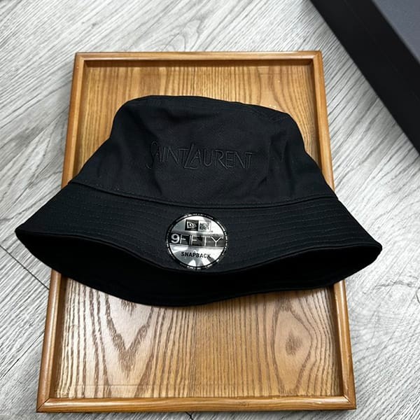 サンローラン×NEWERA ロゴ刺繍 バケットハット レプリカ Sap13037