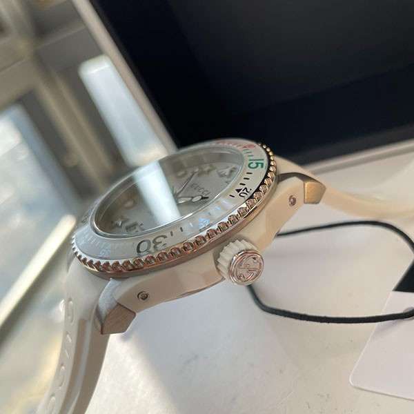 ★SALE!人気のデザイン★グッチ ダイヴ メンズウォッチ 偽物 40mm 2色 YA136221