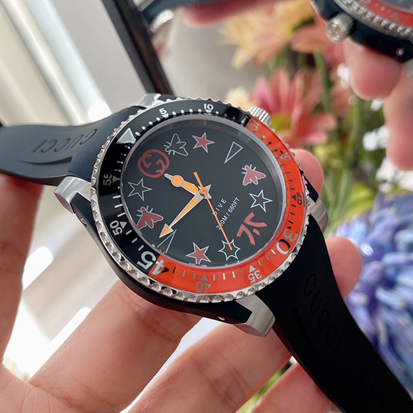 ★SALE!人気のデザイン★グッチ ダイヴ メンズウォッチ 偽物 40mm 2色 YA136221