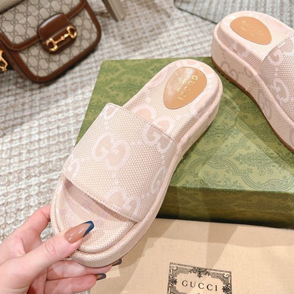 【グッチ】スライドサンダル コピー 足元でオシャレを楽しむ♪ gua69928