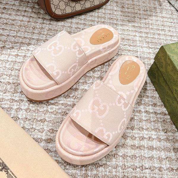 【グッチ】スライドサンダル コピー 足元でオシャレを楽しむ♪ gua69928