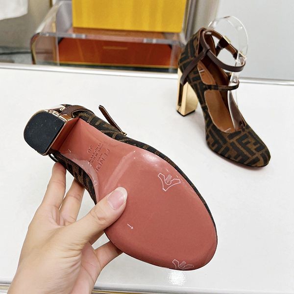 ギフトに最適♪フェンディ ズッカ ヒール パンプス 偽物 fek19405