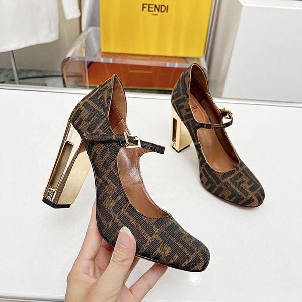 ギフトに最適♪フェンディ ズッカ ヒール パンプス 偽物 fek19405