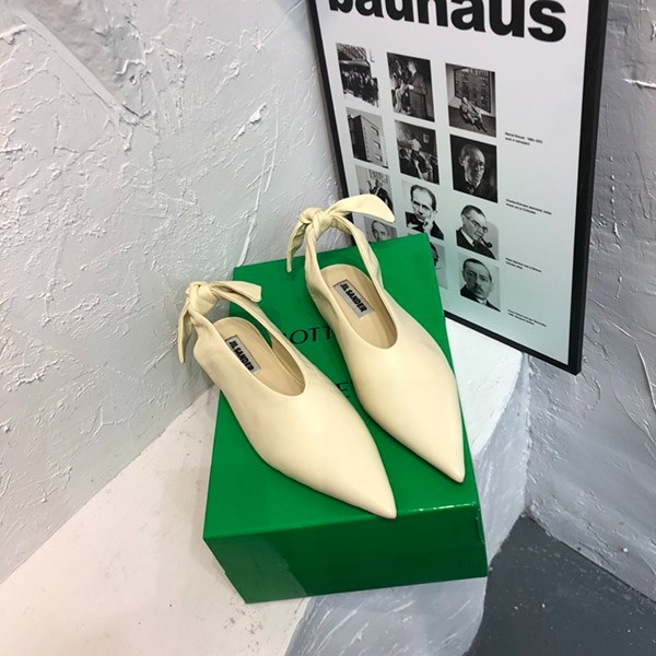 ジルサンダー 偽物 バックストラップ付 レザー ヒール パンプス Jip35431