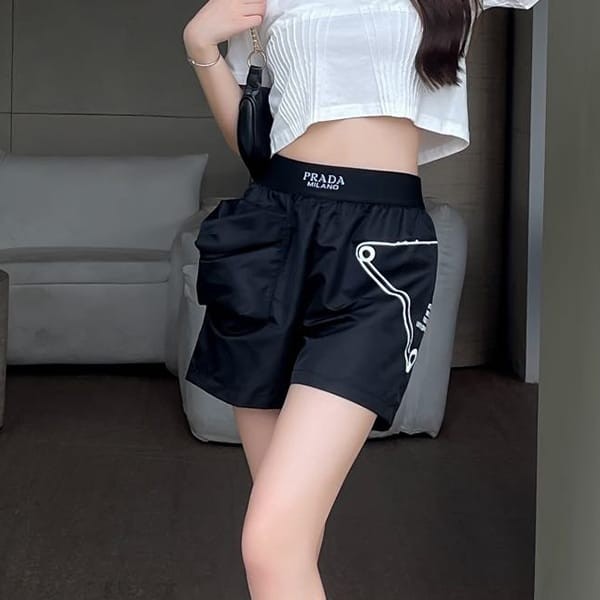 絶対欲しい!プラダ Re-Nylon shorts ショートパンツ レプリカ pun39109