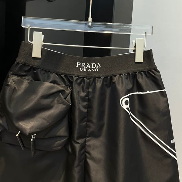 絶対欲しい!プラダ Re-Nylon shorts ショートパンツ レプリカ pun39109