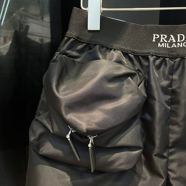 絶対欲しい!プラダ Re-Nylon shorts ショートパンツ レプリカ pun39109