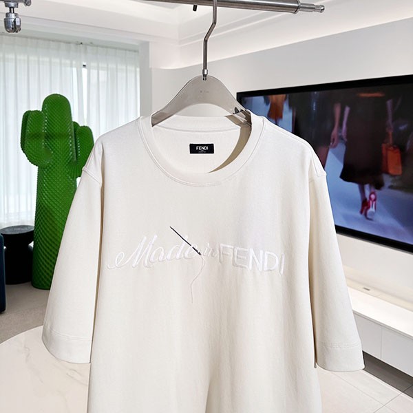 超希少!フェンディ ロゴエンブロイダリー コットンTシャツ 偽物 FY1291AR6Q