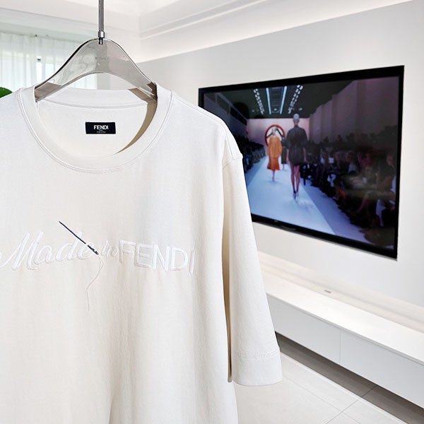 超希少!フェンディ ロゴエンブロイダリー コットンTシャツ 偽物 FY1291AR6Q