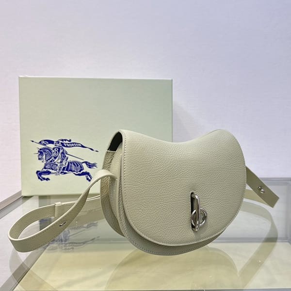 バーバリー n級品 ロッキングホースミニバッグ Baz26631