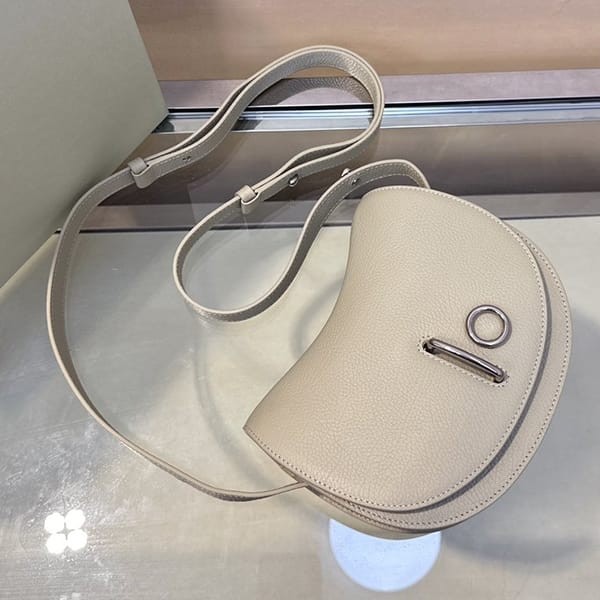 バーバリー n級品 ロッキングホースミニバッグ Baz26631