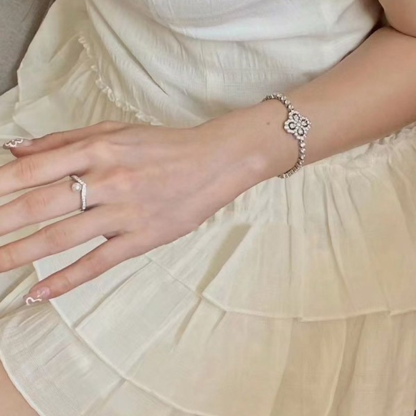 大人気!ショーメ 「ジョゼフィーヌ」コレクション エグレット リング 偽物 sht49880