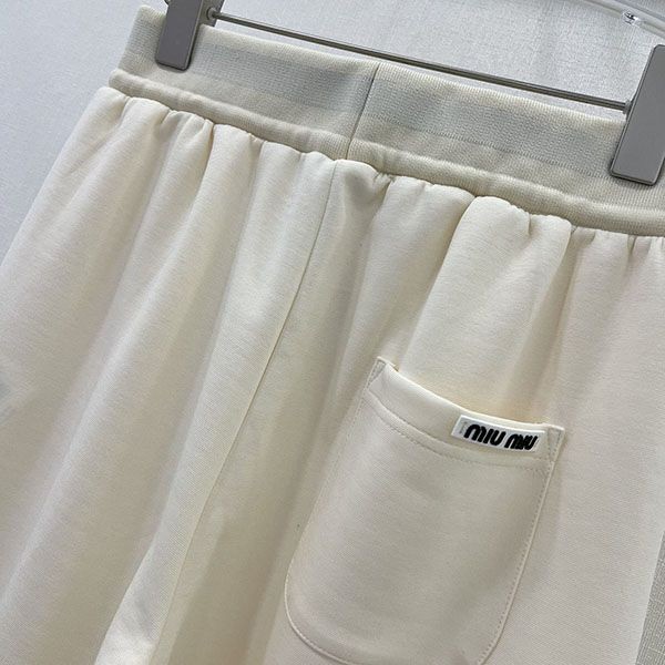 大人気!ミュウミュウ バックロゴ コットンジョギングパンツ myv12995