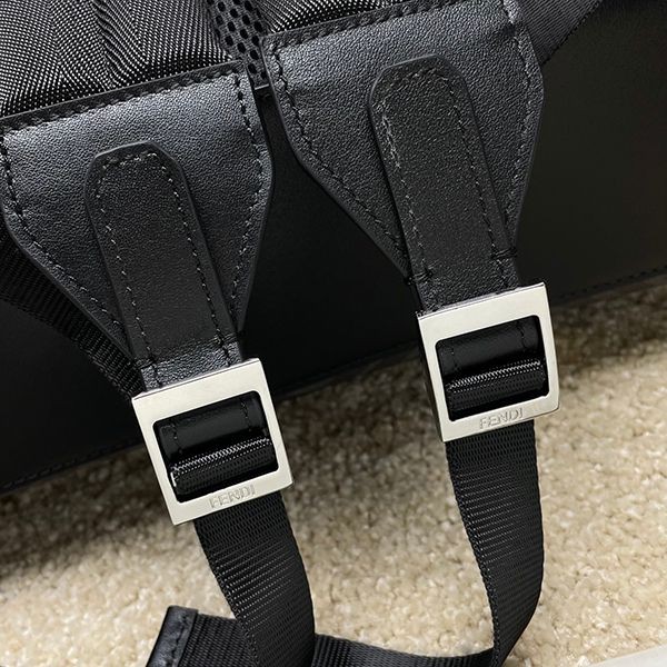 【フェンディ】バックパック コピーブラック&グレーFFファブリック7VZ074A9X SF0R2A