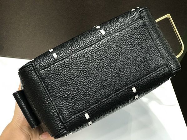 セレブ多数愛用!デルヴォー Cool Box 2WAYバッグ 偽物 レア Dek79486